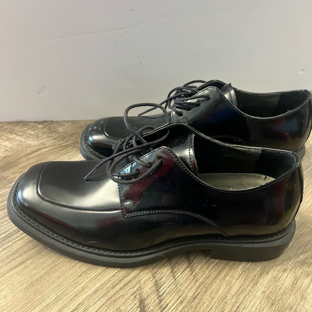Kenneth Cole Merge black patent leather dress oxfords. Men’s size 8.5